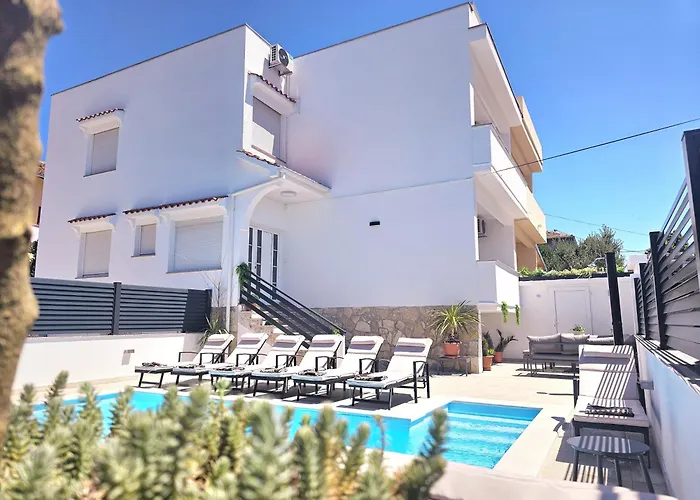 Villa Lungomare With Private Pool