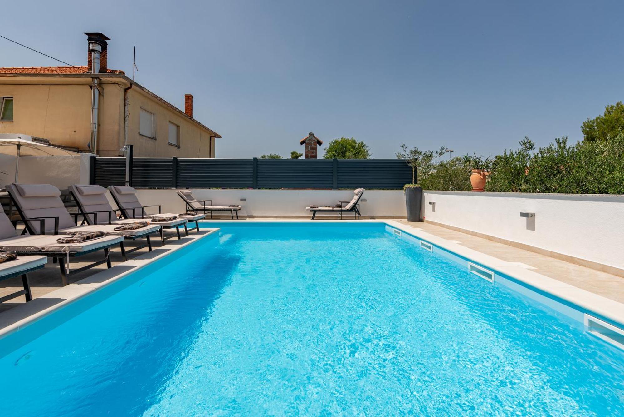 Lungomare With Private Pool *