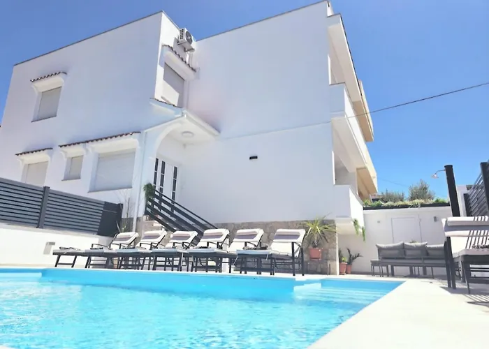 Villa Lungomare With Private Pool
